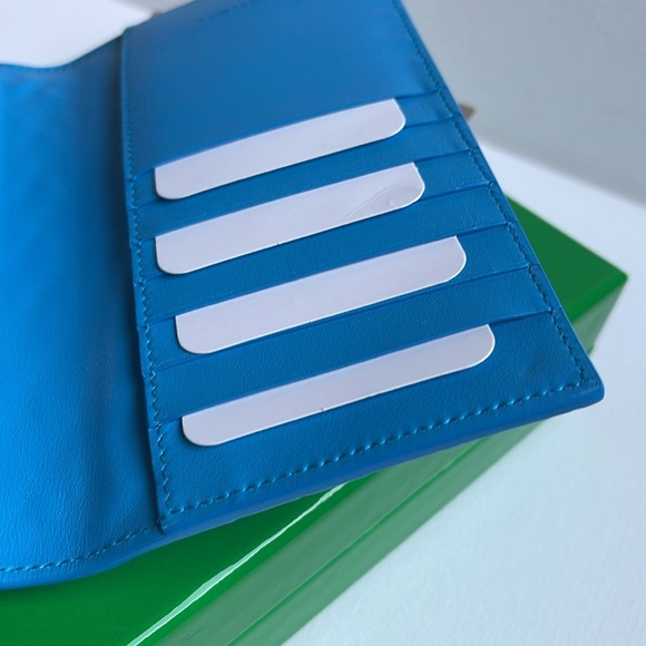 NWT BOTTEGA VENETA WOVEN LEATHER BLUE iPHONE 11 CASE WALLET WITH BOX AND BAG - Picture 14 of 16